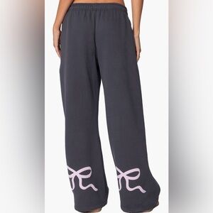 New EDIKTED Bonney Bow Wide Leg
Sweatpants